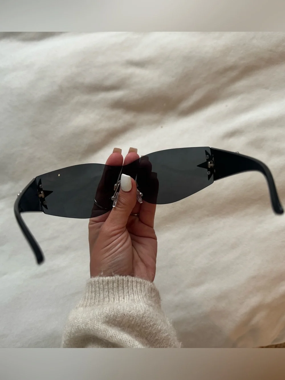 Women's Black Shield Sunglasses - Sleek Frameless Design